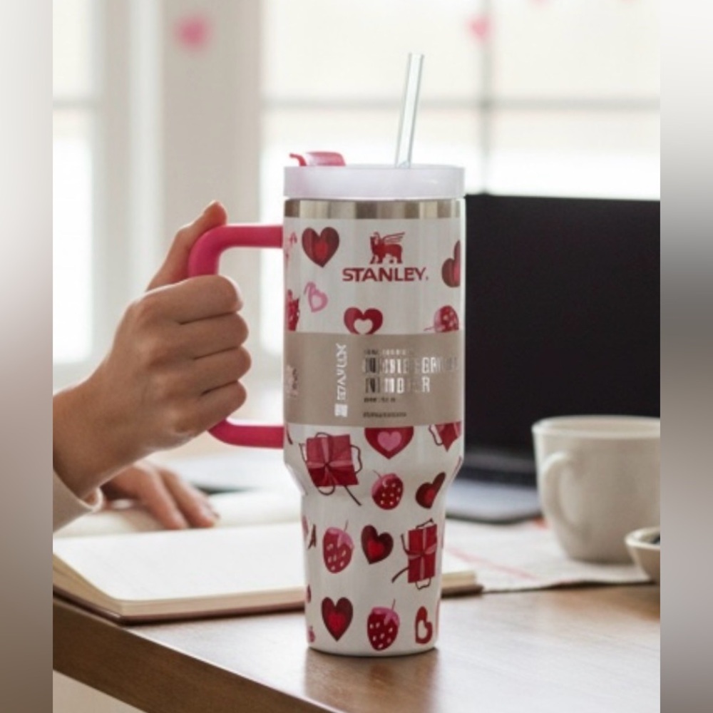 Stanley Quencher H2.0 Heart & Gifts 40oz Tumbler NWT